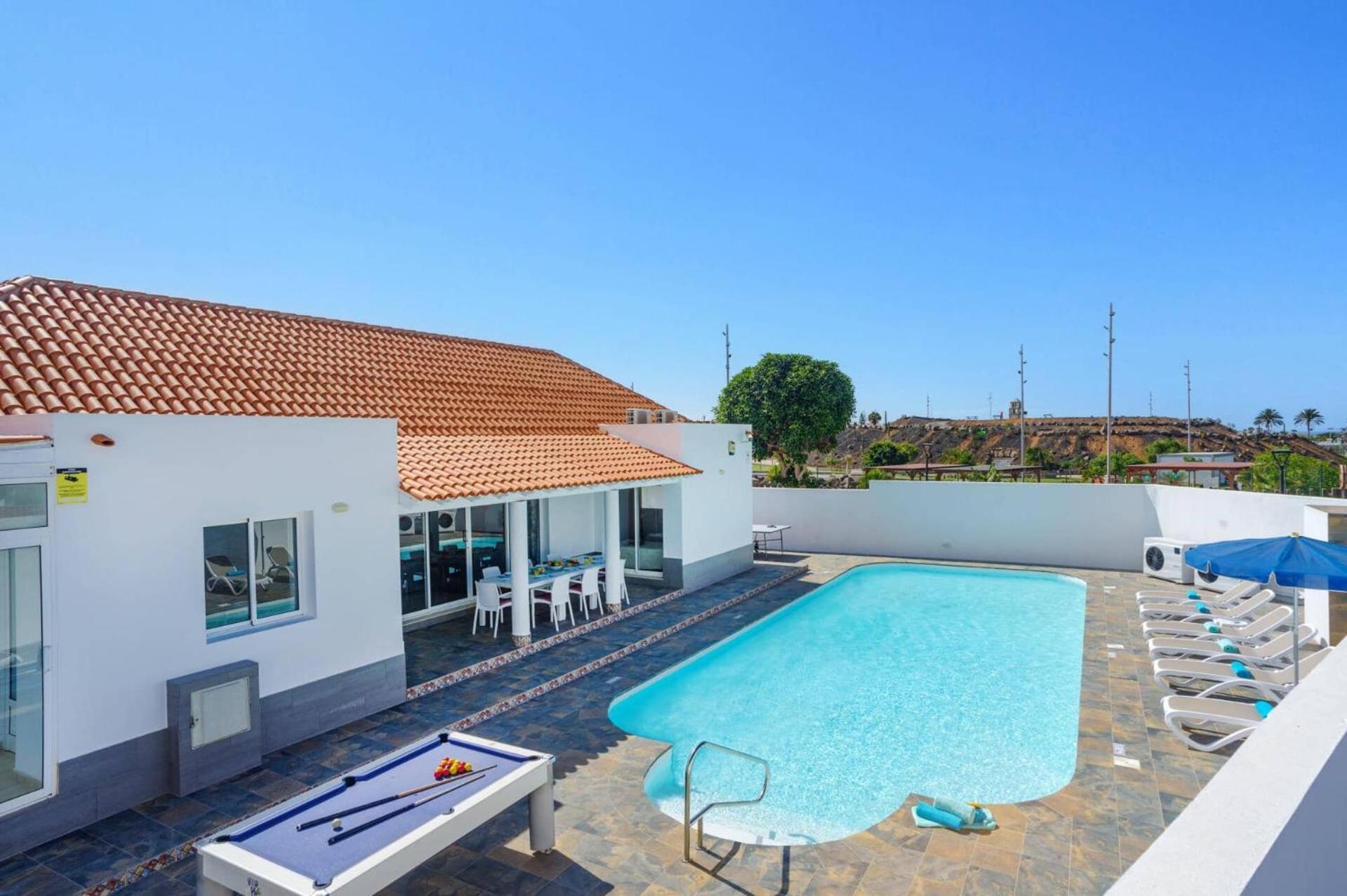 Villa Esmeralda By Villa Plus คอร์ราเลโฮ ภายนอก รูปภาพ