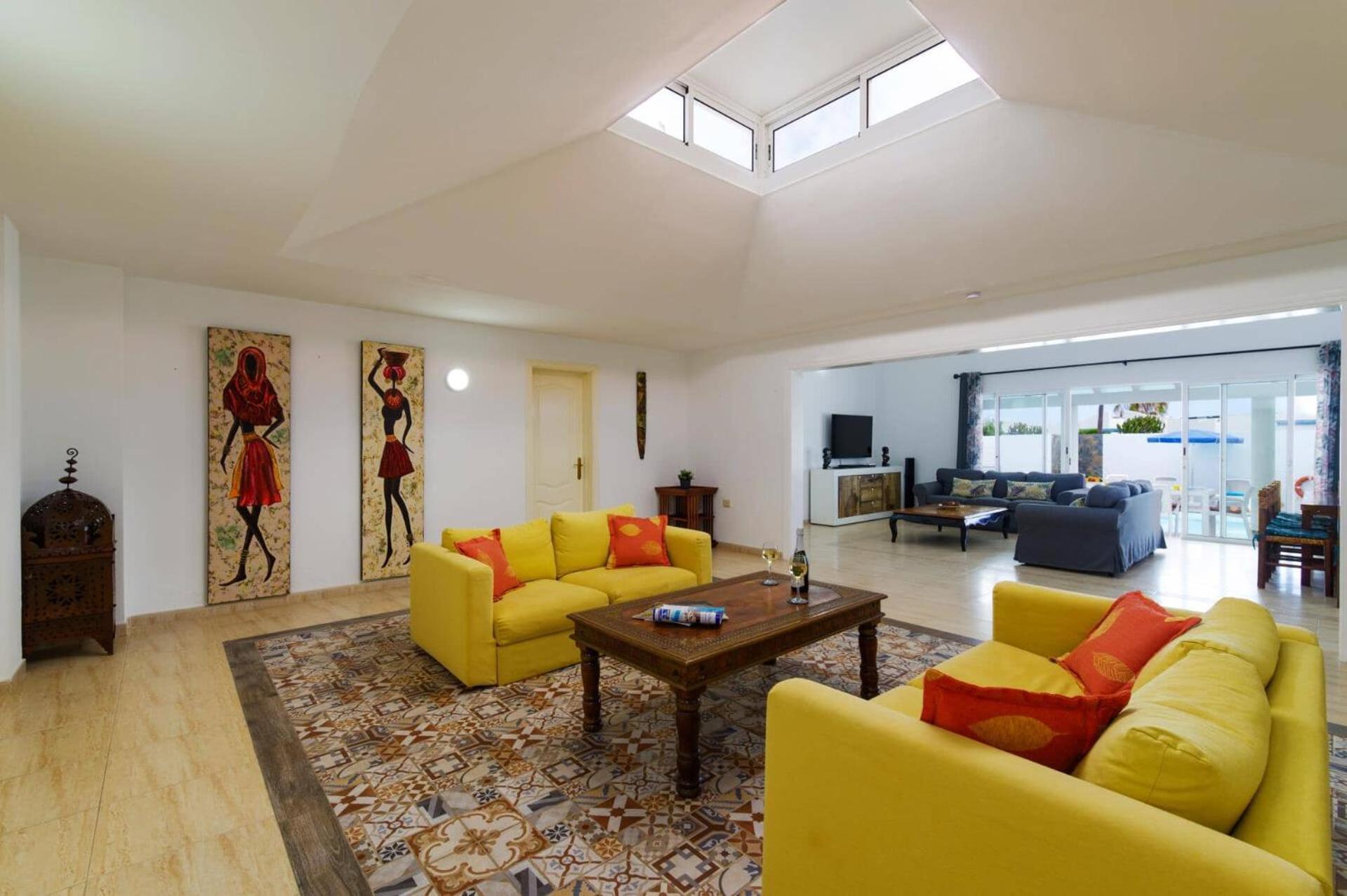 Villa Esmeralda By Villa Plus คอร์ราเลโฮ ภายนอก รูปภาพ